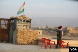 At an all-female base, a peshmerga soldier stands guard on Nov. 14, 2016, in Snuny, Iraq (H. Murdock/VOA)