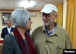 Alan Gross (R) speaks with his wife Judy shortly before leaving Havana, Dec. 17, 2014, in this photo tweeted by U.S. Sen. Jeff Flake (R-AZ).