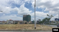 Additional eleven families of Boeng Kok residences had their house bulldozed by Shukaku INC as land dispute continues at Boeng Kok, in Phnom Penh, May 27, 2019. (Tum Malis/ VOA Khmer)