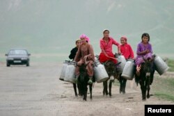 Tojikistonda qizlarning bilim olishi qiyinlashgan