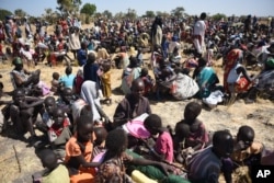FILE - More than 30,000 people flocked to Leer town, South Sudan, to receive food from the International Committee of the Red Cross, Dec. 15, 2015.