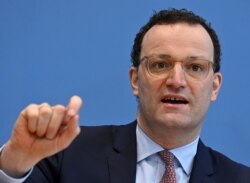 Menteri Kesehatan Jerman Jens Spahn dalam konferensi pers, di tengah pandemi COVID-19, di Berlin, Jerman, 12 Februari 2021. (Tobias Schwarz / Pool via REUTERS / File Photo)