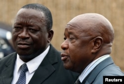 FILE - Zimbabwean War Veterans leader Chris Mutsvangwa (R), arrives at a meeting of the ruling ZANU-PF party in Harare, Nov. 19, 2017.