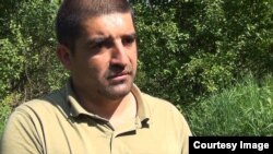 Aldin Bejhanović kaže da je zbog neimaštine prodavao metale koje je iskopavao u krugu devastiranog HAK-a, ne znajući da se izlaže opasnosti. Dobio je emboliju pluća. (Foto: CIN)