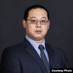 叶耀元，美国德州圣汤玛斯大学国际研究中心政治学助理教授兼代理系主任