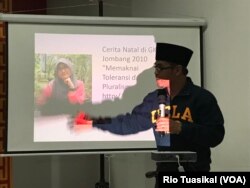 Pegiat Jaringan Islam Anti Diskriminasi (JIAD) Aan Anshori mengatakan, pemisahan antara Tionghoa dan etnis lain sebenarnya sudah dimulai sejak zaman penjajahan. (Foto: Rio Tuasikal/VOA)