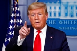 រូបឯកសារ៖ លោក​ប្រធានាធិបតី ដូណាល់ ត្រាំ ថ្លែង​ក្នុង​សន្និសីទ​កាសែត​មួយ​នៅ​សេតវិមាន​ កាល​ពី​ថ្ងៃ​ទី២៦ ខែមីនា ឆ្នាំ​២០២០ នៅ​ក្នុង​រដ្ឋធានី​វ៉ាស៊ីនតោន។