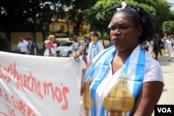 Damas de Blanco protest in Havana, Cuba, March 20, 2016. (V. Macchi / VOA)