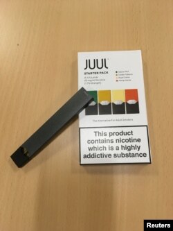 Sebuah perangkat rokok elektrik merek Juul, 16 Juli 2018.