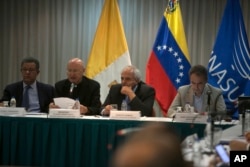 International mediators, from left to right, Dominican Republic's former President Leonel Fernandez, Vatican envoy Archbishop Claudio Maria Celli, Colombian former President Ernesto Samper, and Spain's former Prime Minister Jose Luis Rodriguez Zapatero, sit at the dialogue table between Venezuela's government and its opposition, in Caracas, Venezuela, Friday, Nov, 11 , 2016.