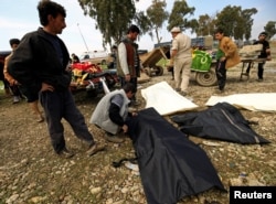 Relatives carry the bodies of civilians killed in air strikes during a battle between Iraqi forces and Islamic State militants, in Mosul, Iraq, March 17, 2017.