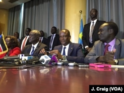 South Sudan’s new First Vice President Taban Deng Gai (center) speaking to the press in Nairobi, Kenya, Aug. 17, 2016.
