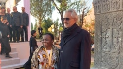 Julienne Lusenge and Italian tenor Andrea Bocelli, Aurora Prize ceremony, Rome. (S.Castelfranco/VOA)