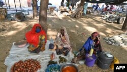Des vendeuses sur un marché de Diffa, le 23 décembre 2020, avant les élections générales du 27 décembre 2020.