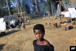 An Ivorian girl walks among tents in a camp housing Ivorian refugees in Solo Town, near Zwedrou, Liberia, May 2011. (file photo)