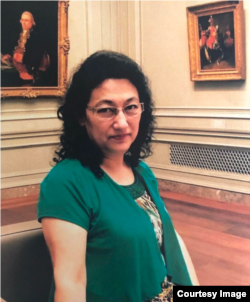 2016 年古丽善·阿巴斯 (Gulshan Abbas) 在美国佛罗里达州探亲。（照片由鲁山·阿巴斯提供）