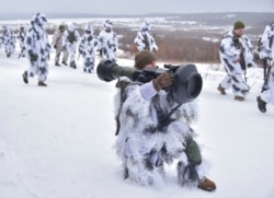 Soldiers take part in an exercise for the use of NLAW anti-aircraft missiles at the Yavoriv military training ground, close to Lviv, western Ukraine, Jan. 28, 2022.