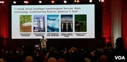 Prabowo menyampaikan visinya sebagai calon presiden di depan pendukungnya. (Foto:VOA/ Nurhadi)
