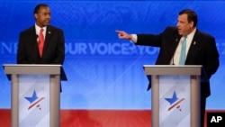 New Jersey Gov. Chris Christie points toward Republican presidential candidate, Sen. Marco Rubio at the other end of the stage as retired neurosurgeon Ben Carson looks on