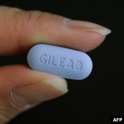 "Truvada" degan dori "Gilead" kompaniyasi mahsuloti. AQShda ishlab chiqarilar edi. Endi esa butun dunyo bo'ylab o'z korxonalarini ochmoqda. Dori arzonroq bo'lishi uchun.