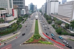 Suasana di sekitar bundaran Hotel Indonesia, Jakarta, di tengah pandemi Covid-19, 14 September 2020.