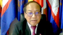 លោក ផៃ ស៊ីផាន អ្នកនាំពាក្យ​រាជរដ្ឋាភិបាល​កម្ពុជា​បាន​ផ្តល់សម្ភាសន៍ដល់​វីអូអេ​ខេមរភាសា កាលពីថ្ងៃទី១៥ ខែកញ្ញា​ ឆ្នាំ​២០២១ អំពី​ស្ថានភាព​លទ្ធិប្រជាធិបតេយ្យ​នៅ​កម្ពុជា​ក្នុង​រយៈពេល​៣០ឆ្នាំ​មកនេះ។ (Facebook)