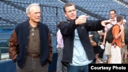 Clint Eastwood and director Robert Lorenz in "Trouble With The Curve" (Photo: by Keith Bernstein – © 2012 Warner Bros. Entertainment Inc.)