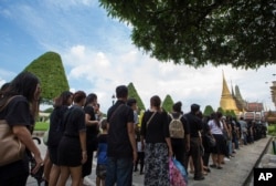 Thai mourners stand in line to pay their respect to the body of the late King Bhumibol Adulyadej at the Grand Palace in Bangkok, Thailand, Oct. 15, 2016.
