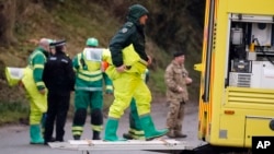 Military forces work on a van in Winterslow, England, March 12, 2018, as investigations continue into the nerve-agent poisoning of Russian ex-spy Sergei Skripal and his daughter, Yulia, in Salisbury, England, March 4, 2018.