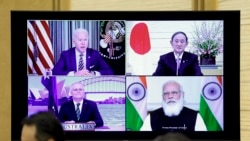 Gambar monitor yang menunjukkan pemimpin negara AS, Australia, India dan Jepang dalam forum Quad yang dilaksanakan secara virtual pada bulan Maret 2021. (Foto: AFP)