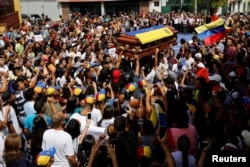 Mourners carry the coffin of Neomar Lander, who died during a protest against Venezuelan President Nicolas Maduro’s government, during his funeral in Guarenas, Venezuela, June 9, 2017.