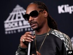 Snoop Dogg, who inducted the late rapper Tupac Shakur, poses in the 2017 Rock and Roll Hall of Fame induction ceremony press room, April 7, 2017.