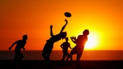 Actividades sociales como la de la foto tardarán muchos meses en verse otra vez en California.