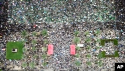 抗议者聚集在香港维多利亚公园。(2019年8月18日)