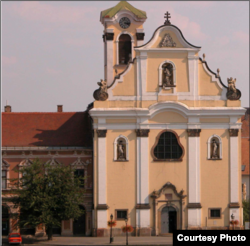 Dominican church housing Vác mummies. (András T and the Hungarian Natural History Museum)