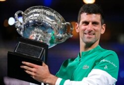 Novak Djokovic, juara tunggal putra Australia Terbuka tahun lalu, mengaku terjangkit virus corona pada awal bulan Desember lalu (foto: dok).