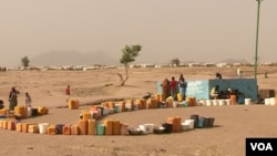 Refugees set out containers waiting for UNHCR to fill them with water, at Minawao refugee camp, northern Cameroon, Feb. 9 2018. (M. Kindzeka/VOA)