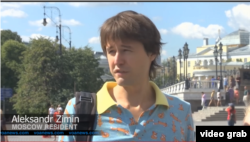 Aleksandr Zimin, penduduk Moskow berkomentar soal sanksi AS. (Photo: VOA/Zlatica Hoke-Videograb)