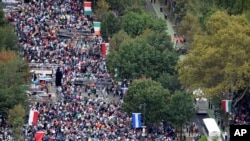 La foule rassemblée au Benjamin Franklin Parkway pour la messe papale du 27 septembre 2015