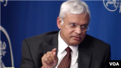 卡内基国际和平基金会高级研究员特利斯在美国亚洲协会在纽约举行的“向川普总统建言亚洲政策”讨论会上(亚洲协会图片，2016年11月10日)