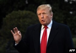 រូបភាព​កសារ៖ លោក​ប្រធានាធិបតី ដូណាល់ ត្រាំ ថ្លែង​ទៅ​កាន់​អ្នក​សារព័ត៌មាន នៅ​ពេល​លោក​បាន​ត្រឡប់​មក​សេតវិមាន​វិញ កាលពី​ថ្ងៃទី២៤ ខែមីនា ឆ្នាំ២០១៩។