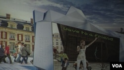 Large TV screens to be installed in Cairo and New York for real-time cross-cultural interactions, Washington, Oct. 30, 2013 (M. ElShinnawi/VOA).