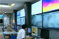 Petugas BPPTKG memantau Merapi yang statusnya dinaikkan menjadi siaga Kamis, 5 November 2020. (Foto: Courtesy/BPPTKG)