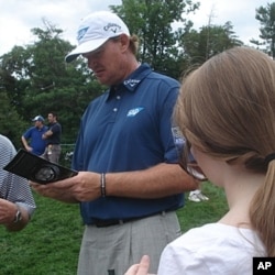 South African golfer Ernie Els signs an autograph at Congressional Country Club in Bethesda, Maryland, June 15, 2011
