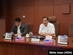 Menteri Koordinator Bidang Kemaritiman Luhut Binsar Panjaitan (tengah) dalam acara Coffee Morning, di Kantor Kemenko Maritim, Jakarta, Selasa, 2 Juli 2019. (Foto: Ghita Intan)
