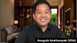 Manajer program Saiful Mujani Research and Consulting (SMRC), Saidiman Ahmad, saat merilis hasil survei terkait pembubaran organisasi Front Pembela Islam (FPI) dan Hizbut Tahrir Indonesia (HTI), Selasa 6 April 2021. (Anugrah Andriansyah)