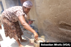 A women prepares for children under the FAO’s Livelihoods and Food Security Program in Mutare West district in Zimbabwe in December 2015.