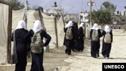 Walking to school in Beitlahia, northern Gaza strip (photo: UNICEF)