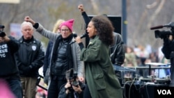 Singer Alicia Keys at the Women's March in Washington, D.C., Jan. 21, 2017. (Photo: B. Allen / VOA)