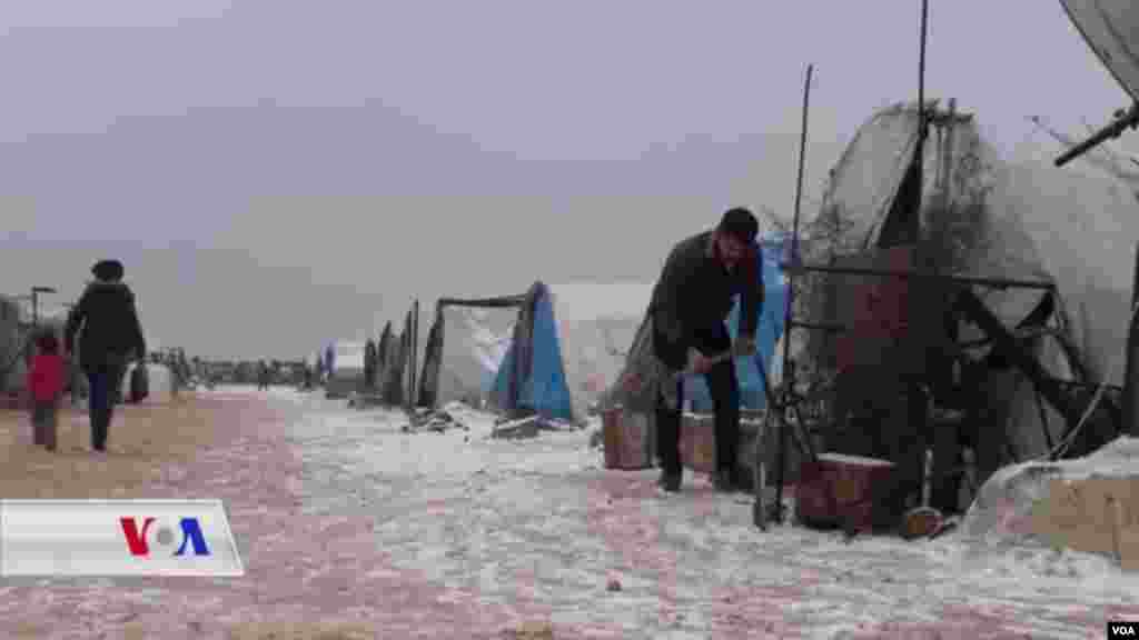 Jiyana Derbiderên Efrînê di demsala zivisanê de li kampeke herêma Şehba